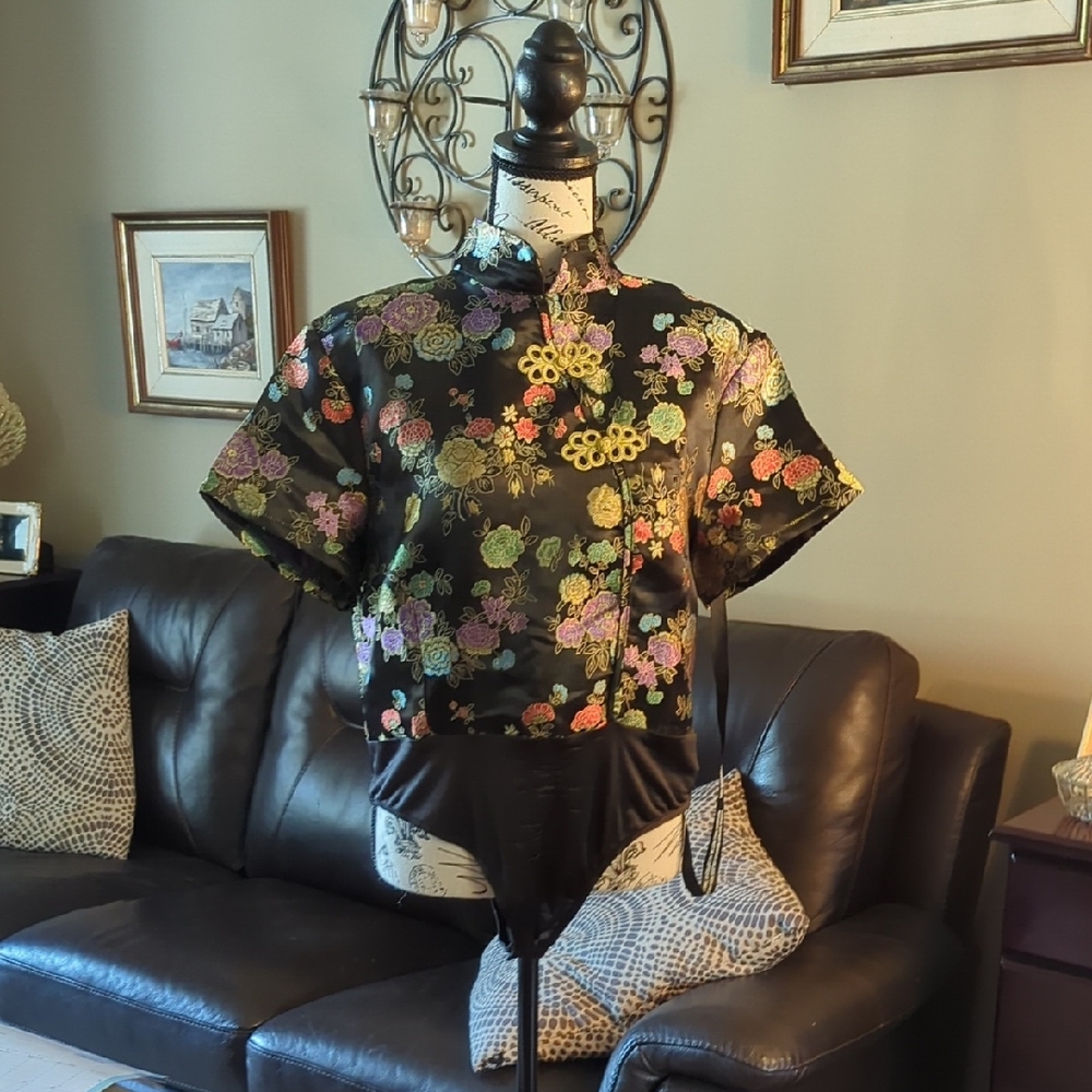 Size 10 Pretty Little Thing Floral Satin Top with Short Sleeves - Picture 16 of 16